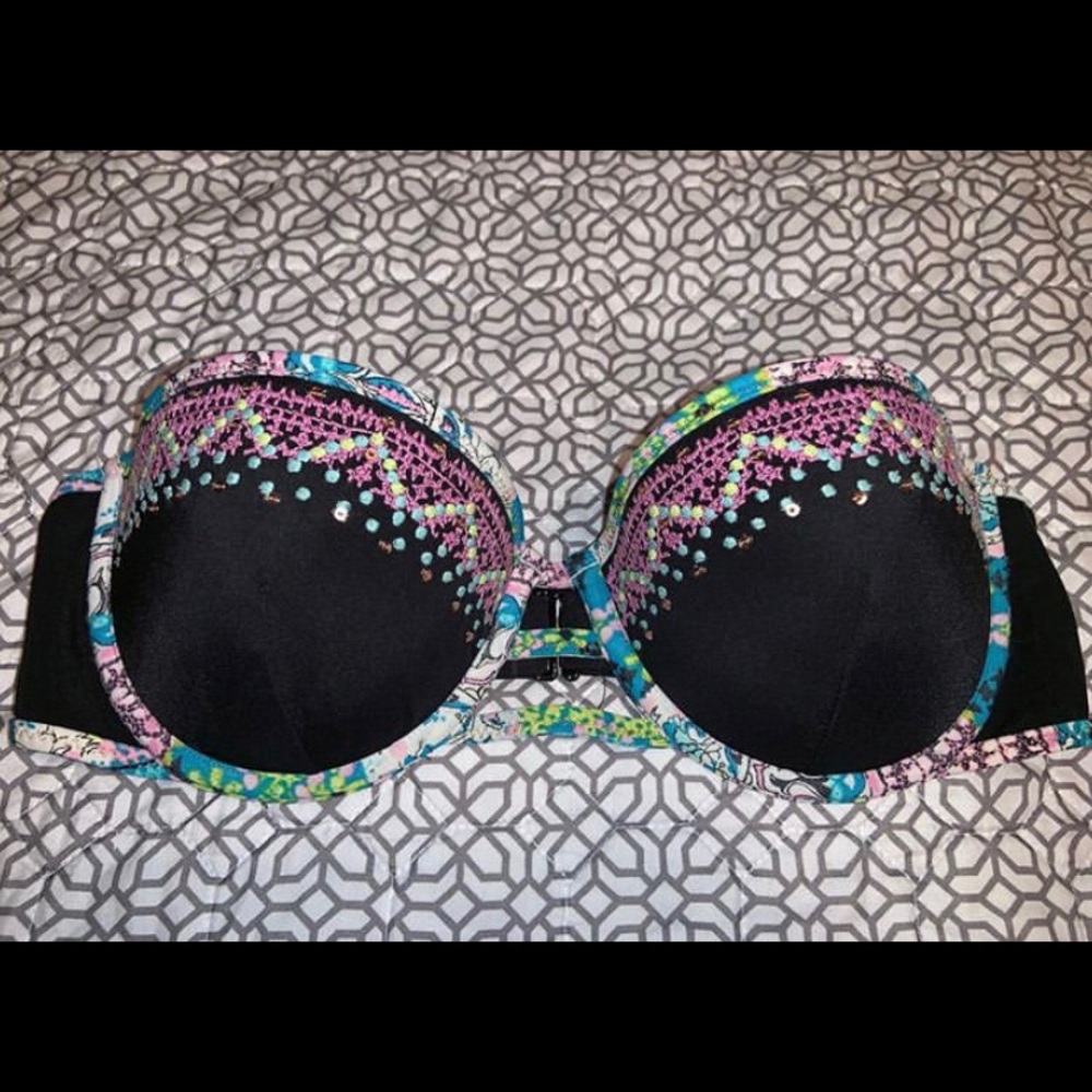 Victoria’s Secret strapless swim top! - Picture 1 of 3